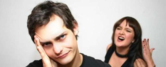 Zaman tanıyın. İki insanın aynı evde yaşamayı öğrenmesi zaman alabilir. Ve ilk yılın evliliğiniz için bir geçiş dönemi olduğunu unutmayın