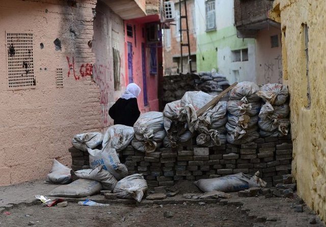 Sur'da operasyonlar sürüyor!  Diyarbakır'ın merkez Sur ilçesindeki 13 Ekim 2015'te başlatılan terör örgütüne yönelik operasyondan kareler...