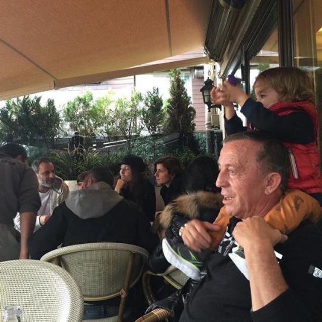 - PETEK ERTÜRE - İnmez ki omuzlardan  -