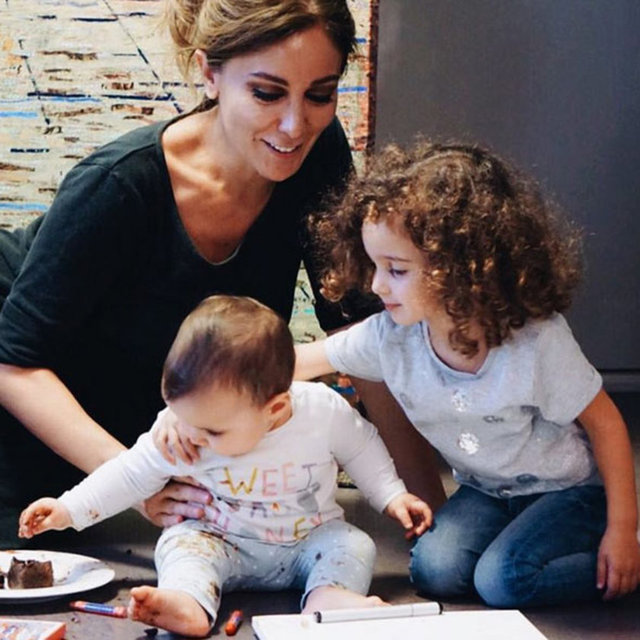 ZERRİN TEKİNDOR   - Berlin'den misafir var... Anisa & Sofya -