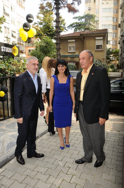TUNCAY ÖZİLHAN, ZEYNEP YAZICI