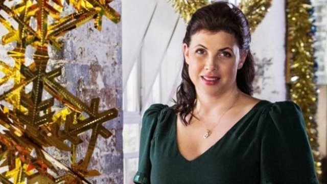 HABERTURK.COM / SAĞLIK SERVİSİ İngiltere'de bir TV sunucusu olan Kirstie Allsopp, geçen yıl, üç meme kanseri riskinden birine sahip olmasına rağmen, 35 yaşındaki kız kardeşi Sofie'nin aksine mastektomi yaptırmamaya karar verdi.