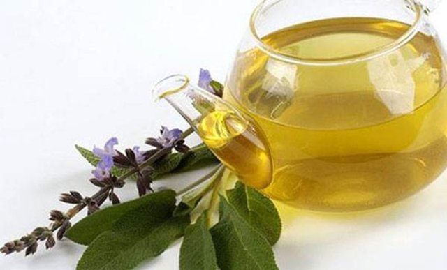 Adaçayı  Antiviral özellikteki adaçayı, ağız ve boğaz iltihabı tedavisini olumlu destekler. 3-4 gram yaprak 1 bardak sıcak suda 5-10 dk demlenilip gargara yapılabilir. -  -