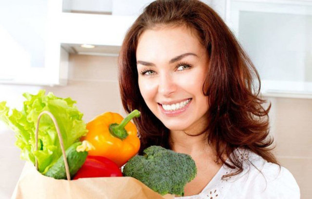 Mutfağımızda bulunduracağımız birkaç besin ile bağışıklık sisteminizi koruyabilir, antibiyotik ilaçlar kullanmak yerine besinlerin doğal antibiyotik özelliklerinden yaralanabilirsiniz.