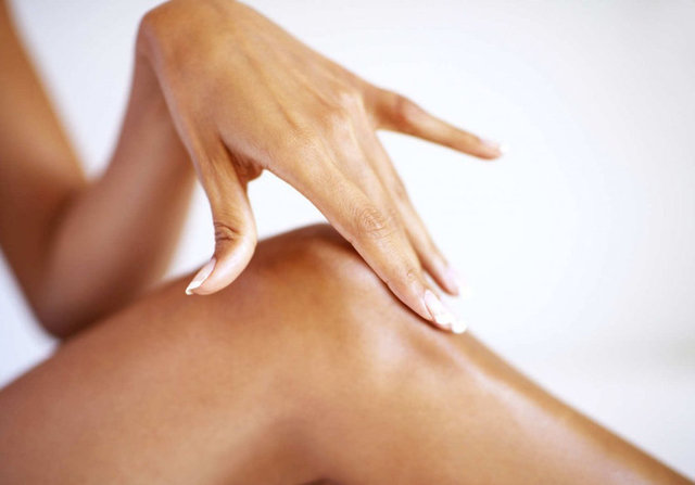 Genellikle söz konusu bölgede bakteriler nedeniyle enfeksiyon meydana gelene kadar herhangi bir belirti dikkat çekmediğinden maalesef ancak enfeksiyon oluştuktan sonra fark edilir.