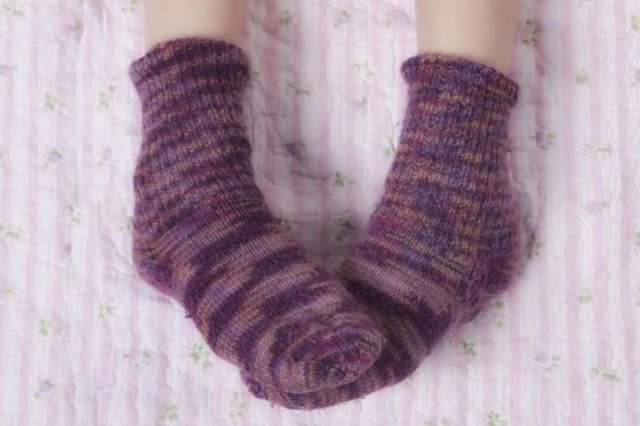 Çorapla yatağa girmek ayrıca terlemeye ve ayakların havasız kalmasına yol açacağından ayakta mantar enfeksiyonlarına sebep olabilir.