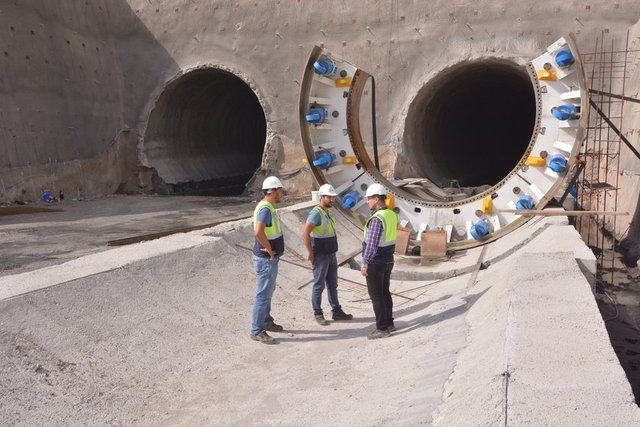 "Tünel tamamlandığında Çukurova ile Güneydoğu Anadolu Bölgesini birbirine bağlayacak. Bahçe ile Nurdağı ilçeleri coğrafi ve jeolojik açıdan Türkiye'nin en zorlu kesimleri arasında yer alıyor...