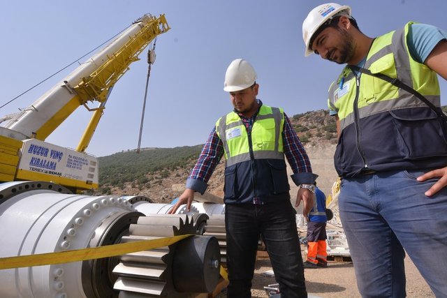 TBM makineleri geldi, kurulum aşaması devam ediyor. Kısa süre içinde makineler devreye girecek ve kazı çalışmaları daha da hızlanacak" diye konuştu.
