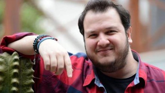 ŞAHAN GÖKBAKAR: Galatasaraylıyım. Deplasman maçlarını yakın arkadaşım Murat'la beraber ve illa onun evinde izlerim.