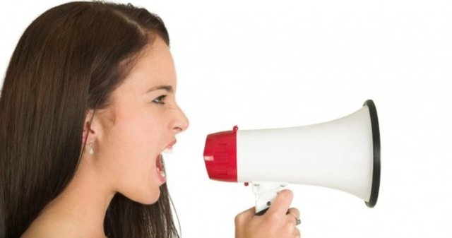 * Seste değişim olması (azaltılmış dil hareketlerine ya da kitle etkisine bağlı olabilir)