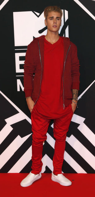 JUSTIN BIEBER