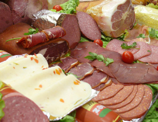 Dünya Sağlık Örgütü (DSÖ) salam, sosis, sucuk, jambon, pastırma gibi işlenmiş etlerin, sigara ve asbest kadar kanserojen olduğunu açıkladı.