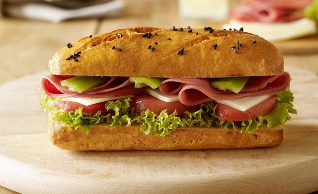 SANDVİÇ İÇİNDE Ne kadar yeniyor? 2 dilim salam (50 gr)