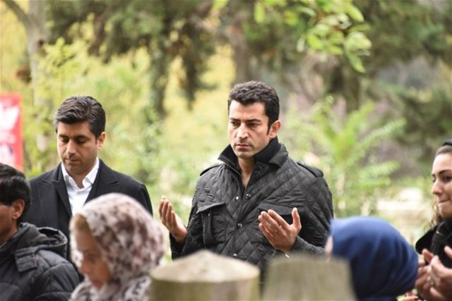 Kobal'la evlilik hazırlığı yapan Kenan İmirzalioğlu acı günde aileye destek oldu.