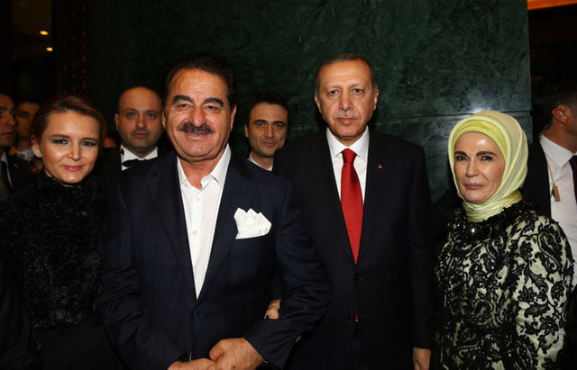 1 Kasım seçimleri için önce bağımsız milletvekili adayı olan, daha sonra bu kararından vazgeçen İbrahim Tatlıses'te resepsiyona katılan isimlerdendi.