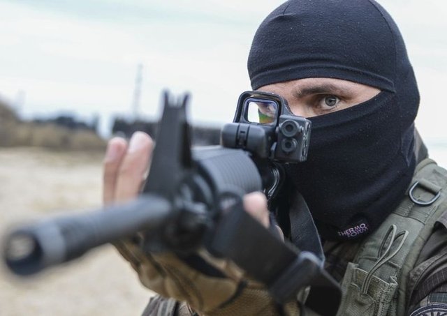 Bu birime katılmak isteyen polis memurlarından bazıları ise eğitime giderken ailelerine dahi haber vermiyor.