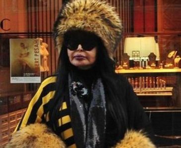 BÜLENT ERSOY'UN İLGİNÇ KIYAFETLERİ