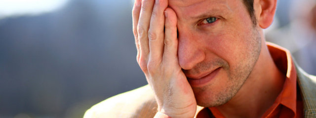 Çapraz bağlama tekniği ile özel bir damla kullanılarak ultraviyole ışınları uygulanarak kornea dediğimiz dokunun sağlamlaştırılması gerçekleştirilebiliyor.