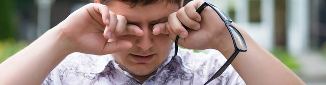 Bu hastalarda da kornea halka yöntemi denilen ameliyat ile yine lensin oluşturduğu etkiye benzeyen bir etki yaratarak, görmeyi artırmaya gayret ediyoruz."