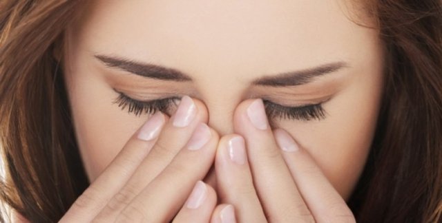 Hastalık alerjik göz yapısına sahip kişilerde görülebiliyor. Çok iyi görmeyen ve gözleri çok kaşınan kişilerin 'acaba bende bu hastalık var mı diye düşünmesi gerekiyor.