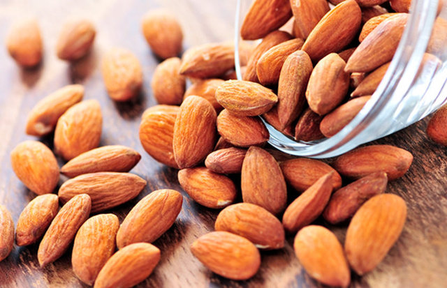 Bazı diyabet ilaçlarının da sindirim sisteminden B12 emilimini bozmaları nedeniyle bu hastalara vitamin mineral takviyesi öneriliyor.