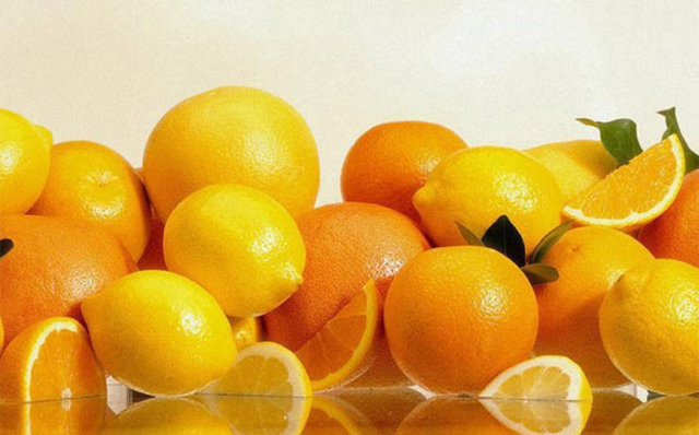 C vitamini eksikliğinde ciltte kırışma, yaraların iyileşmesinde gecikme ve eklemlerde hassasiyet de oluşuyor.
