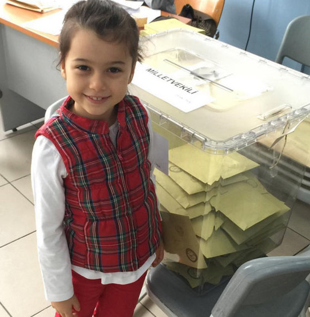 AÇELYA AKKOYUN   - Biz oyumuzu kullandık. Bu yaşta öğretmek lazım,tatil yerine oyununu kullanmayı seçmesi gerektiğini.sevgiler -