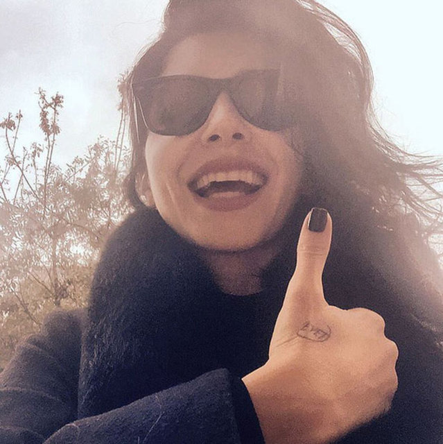 MERVE BOLUĞUR   - Hesap makinesiyle çektim  -  -  -