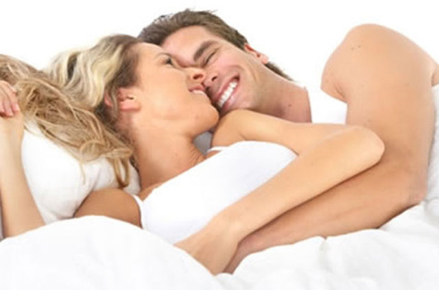 Hızlı sevişmeyi deneyin  - Her zaman uzun sevişmenin mutlu edeceği düşüncesi kesinlikle yanlış. Kısa süreli sevişmeler mutlu bir orgazmla sonuçlanabilir.