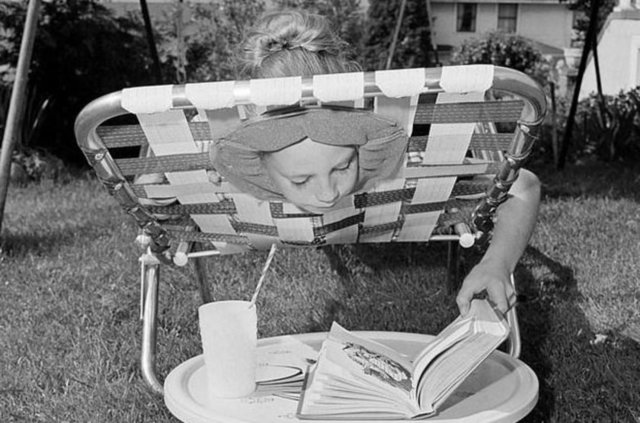 Güneşlenme Sandalyesi  - 1964 yılında, 10 yaşındaki Marne Smith tarafından üretilen fikir, güneşlenme sırasında yaşanan boyun tutulmalarını önlemek için düşünülmüş.