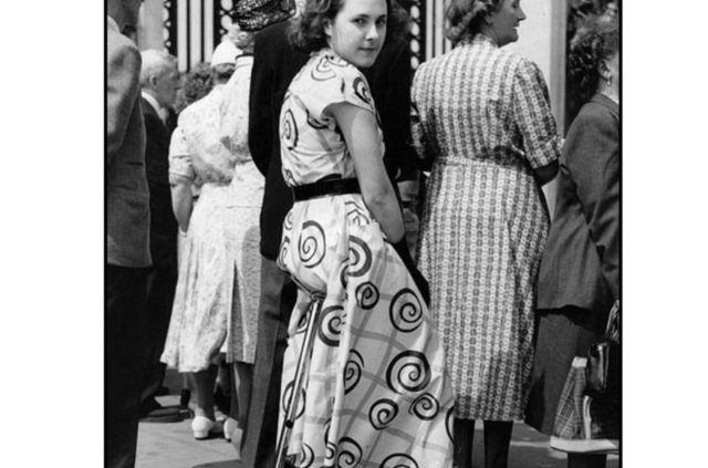 Tek Ayaklı Oturak  - 1953 yılında icat edilen ve kolayca taşınabilecek bir oturak olması yönüyle farklılık gösteren bu icat insanlara tuhaf görünmüş olacak ki, bu listeye girmeye hak kazandı. -