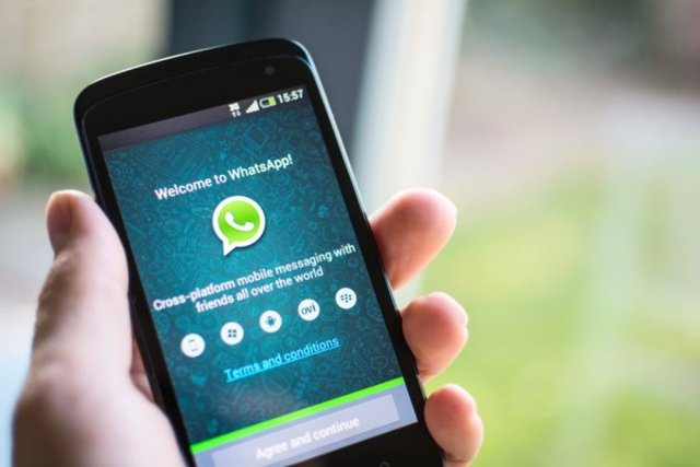 WhatsApp, uygulamaya üye olan yeni kullanıcılarından bir yıl sonunda aldığı 3 TL senelik yenileme ücretini kaldırdığını açıkladı.