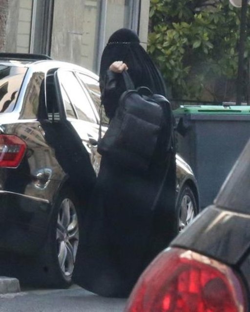 Hatta Gisele, estetik kliniğinden çarşafla çıkmıştı.