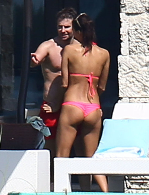 Ünlü aktör Bradley Cooper ile sevgilisi Irina Shayk'ın tatili devam ediyor.