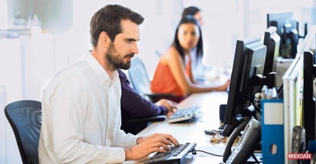 Ayrıca kullanılacak gözlüklerin özel olarak seçilmesi yansımaları azaltarak kamaşma şikayetinin azalmasını sağlayabilir.