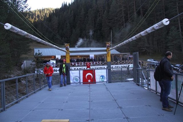 GAZETE HABERTÜRK -  - Ayder Yaylası ve Antalya Göynük'ten sonra Türkiye'nin üçüncü ve en uzun zipline (kaytel) hattı Ilgaz Dağı Kadın Çayırı Tabiat Parkı'nda hizmete girdi.