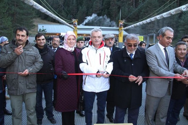 Açılışta konuşan Çankırı Valisi Vahdettin Özcan kente böyle bir yatırım kazandırmaktan büyük mutluluk duyduklarını ifade etti, "Ilgaz ve Çankırı ihmal edilmiş bir yer ama artık kefeni yırttık" dedi.