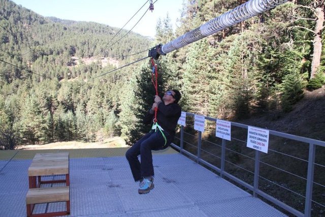 Yetkililer alanın büyük bir ormanlık ve milli park olması nedeniyle helikopter veya uçak kazalarına karşı radar sistemi ve paratoner hattı ile donatıldığını belirterek 530 metrelik hattın bu özelliklerinin de dünyada bir ilk olduğunu kaydetti.