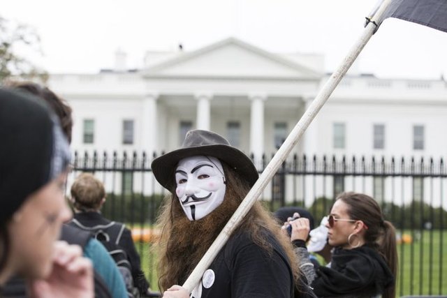NEDEN 5 KASIM? -  - Yürüyüş her yıl 5 Kasım'da kutlanan Guy Fawkes Gecesi'nde düzenleniyor.