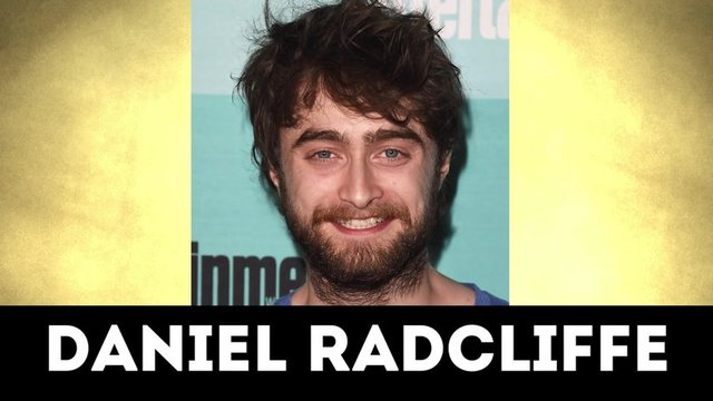 Daniel Radcliffe yani Harry Potter... Artık Harryliği bırakmış olacak ki kurt adamlığa doğru ilerliyor.