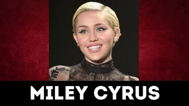 Miley Cyrus'u unutmadık. 7 sene önce seksilikle alakası olmayan Cyrus'un artık sempatiklikle alakası yok.