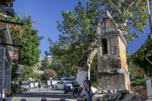 Arkeolojik ve doğal güzellikleri sayesinde "Türk rivierası" olarak adlandırılan Antalya'da, ziyaretçilerine adeta görsel bir sunum yapıyor.