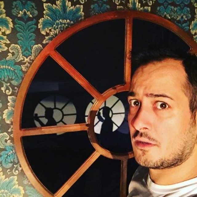 SARP APAK - Gölgeler yalan söylemez