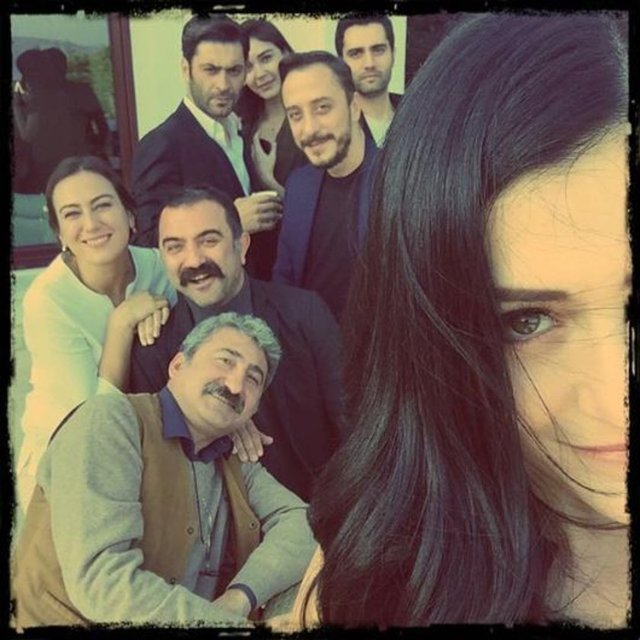 DENİZ ÇAKIR Sevmek, inanmak.. İyi şeylere konsantre olmak. Çalışmak kurtaracak zihnimizi.