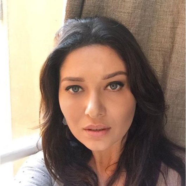 NURGÜL YEŞİLÇAYHala uyanamayanlar