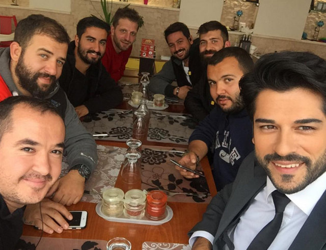 BURAK ÖZÇİVİT Anca beraber kanca beraber