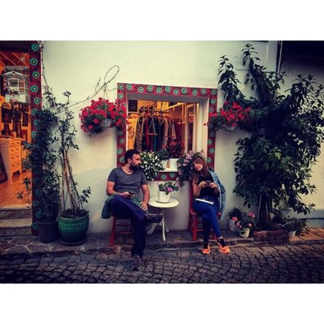 FULYA ZENGİNER Gençliğini yediğim hayatım sensiz ne kadarda sıkıcı ne kadarr bayat olurdu. İyi ki doğdun