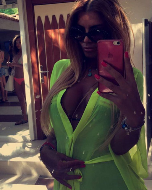 TUĞÇE ÖZBUDAKKömür karası bronz hallerimi özledim