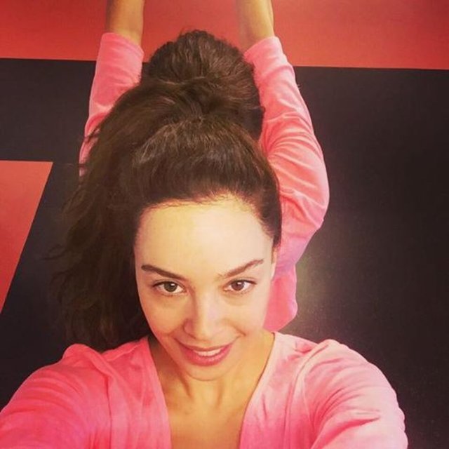 AZRA AKINGüne sporla başlamayı seviyorum