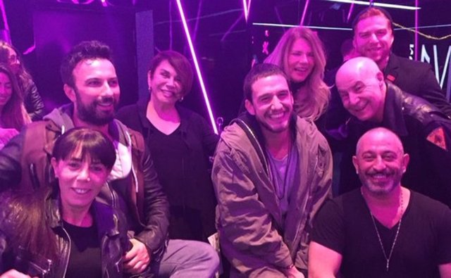 HABERTÜRK MAGAZİN  - Cem Yılmaz, Türkiye'nin Megastar'ı Tarkan, Minik Serçe'si Sezen Aksu ve  usta müzisyen Mazhar Alanson için sinema salonu kapatıp yeni filmi 'Ali  Baba ve 7 Cüceler'i izletti. - ZORLU'DA BULUŞTULAR - Sezen Aksu, Mazhar  Alanson ve Megastar Tarkan önceki gün Zorlu'da  usta komedyenin son filmi  'Ali Baba ve Yedi Cüceler'i birlikte izledi.